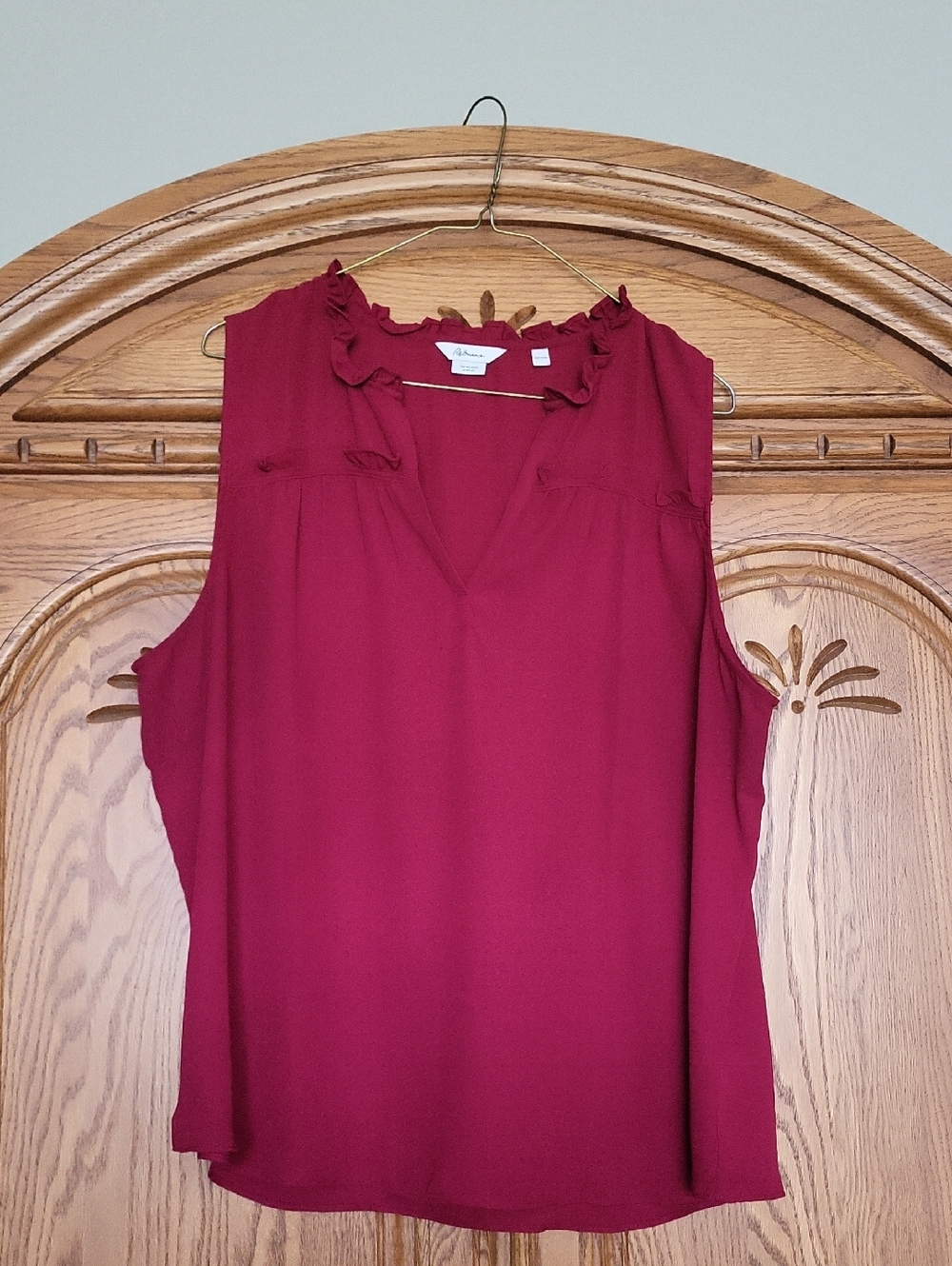 Reitmans Wine Ruffled V-Neck Sleeveless Top
